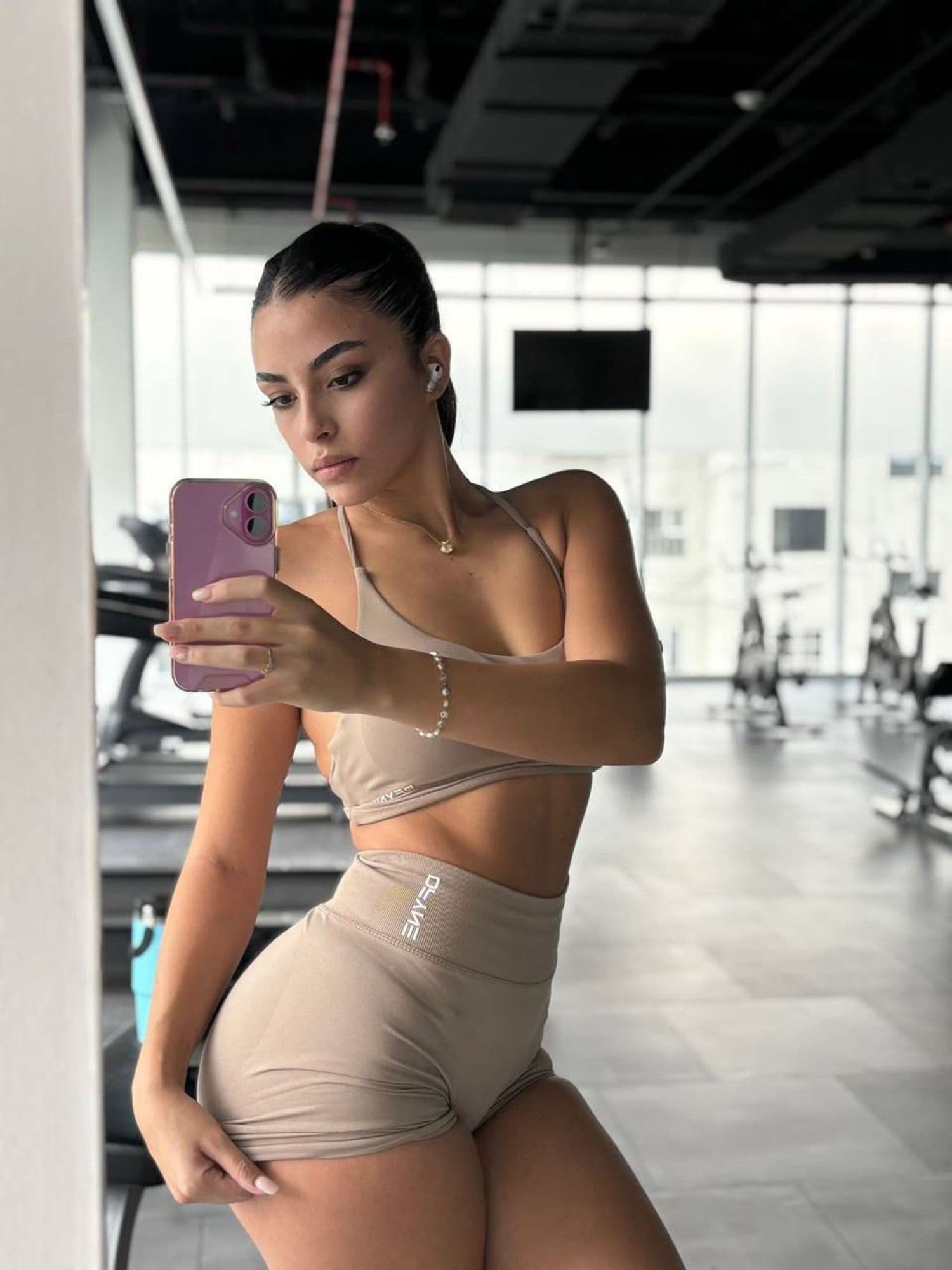 ItsNyra Fanvue Model