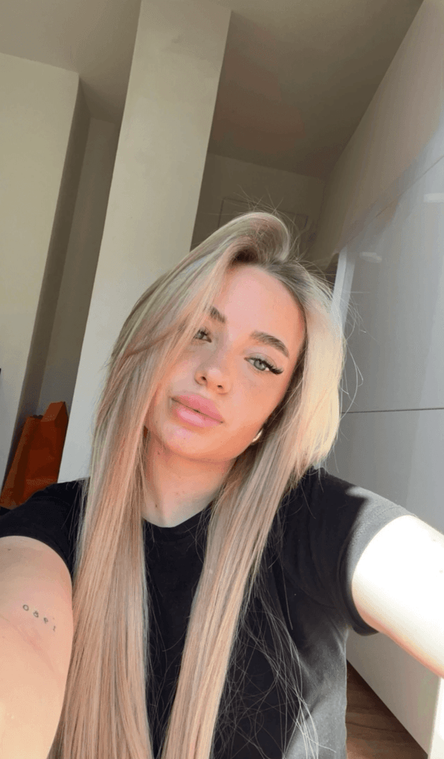 𝐌𝐚𝐝𝐢𝐬𝐨𝐧 ꨄ︎˚₊‧༉ Fanvue Model